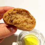 OTTO SETTE - 二つ目は蕎麦粉のパン。割ると、蕎麦の香りが立ち上る！  日本酒と合わせてみたくなる