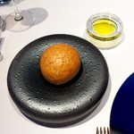 OTTO SETTE - 1つ目は全粒粉のパン、3つ目は玄米パン。アツアツなのが嬉しい♪