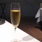 OTTO SETTE - レジ・ブルー（￥1296）。フランス産・オーガニックぶどうジュースでまずは乾杯！