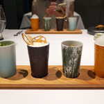 「自然」 左から順に、水・土・森・太陽。器の絵柄が、料理の内容を予感させる