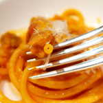 OTTO SETTE - 麺はブッカティーニと呼ばれ、中心に穴が貫いている。パスタの火の通りを良くする効果があるという