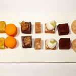 OTTO SETTE - お茶菓子７種。さつまいものクラフティ、あんずマカロン、ブラウニー、生キャラメル…