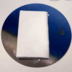 OTTO SETTE - ディナーの始まり。蒼い夜空に浮かぶ月を表すような、真ん丸の飾り皿