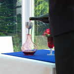 OTTO SETTE - ソムリエによるデキャンティングで、ワインの香りが花開く