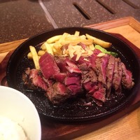京都ダイニング正義 - アンガス牛ステーキ300gというボリューム。食べ応え満点です。