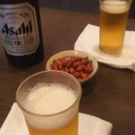 Ariari - ビールとお通し（無料）。おしぼり合格！