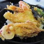 天房 - 白イカは、注文してから剥いてましたよ。下足付き。