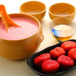Strawberry makgeolli (glass)