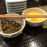 Kiyou raku - サービスの高菜とタクアン(^^)
