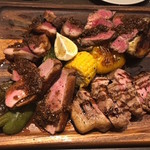 お肉盛り合わせ。