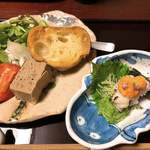 鳥田中 - 本日のお通し　・鱧と塩水うに・クレソンサラダとレバーパテ