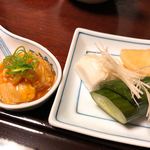 鳥田中 - 胸肉の卵黄和えとお漬物