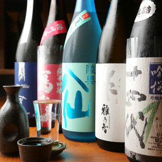 希少なプレミアム日本酒や各種地酒を取り揃え