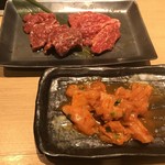 白雲台 - お肉到着。ロース＆ハラミに単品の上ミノ。今度はタレがないww