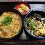 手打ちうどんの店倭 - 親子丼 680円、冷うどん +250円