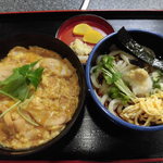 手打ちうどんの店倭 - 親子丼 680円、冷うどん +250円