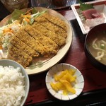 とんかつ定食 850円税込