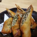 魚屋のチーズ春巻からチーズがトロ･･･
          とはならなかったorz