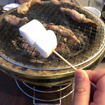 炭火焼肉 肉匠 黒部 新札幌店 - 七輪でマシュマロ