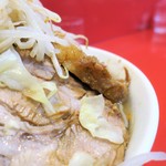 ラーメン二郎 - 豚の厚み