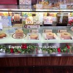 Farmkuchen Fukasaku - 店内のショーウィンドウ１