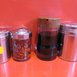 ラーメン二郎 - 卓上調味料