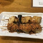 鳥こう - 七味かけすぎやろ。ネタか。