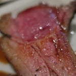 炭火焼酒亭ローリンストーン - 名物／豪州産骨付きラムロース　ズームアップ