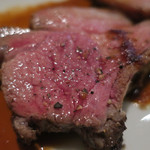 炭火焼酒亭ローリンストーン - 名物／豪州産骨付きラムロース　ズームアップ