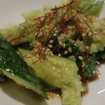 炭火焼酒亭ローリンストーン - たたき胡瓜の花山椒　ズームアップ