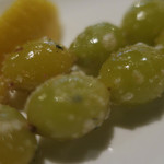 炭火焼酒亭ローリンストーン - 旬ぎんなん串（２本）　ズームアップ