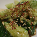 炭火焼酒亭ローリンストーン - たたき胡瓜の花山椒　ズームアップ