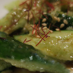 炭火焼酒亭ローリンストーン - たたき胡瓜の花山椒　ズームアップ