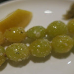 炭火焼酒亭ローリンストーン - 旬ぎんなん串（２本）　ズームアップ