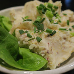 炭火焼酒亭ローリンストーン - いぶりがっこポテサラ　ズームアップ