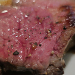 炭火焼酒亭ローリンストーン - 名物／豪州産骨付きラムロース　ズームアップ