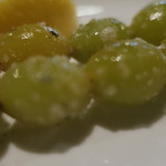 炭火焼酒亭ローリンストーン - 旬ぎんなん串（２本）　ズームアップ