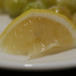 炭火焼酒亭ローリンストーン - 旬ぎんなん串（２本）　ズームアップ