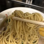 長浜ラーメンとん吉 - 2018年8月5日  麺（はりがね完璧）