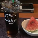 バレーナ - アイスコーヒーとスイカ