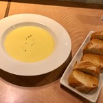 モメンティ・フェリチ - H.30.6.24.夜 本日のスープ(コーンスープ) 600円税込+バゲット 300円税込