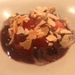 虎白 - スイカ、こしあんソース、生姜のゼリー、最中の皮をちりばめて