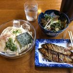 油屋食堂 - 冷やし山かけうどん、山菜、鮎甘露煮