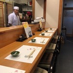 金沢和食 みんなのまなぶ - 店主・前多さん＆カウンター席
