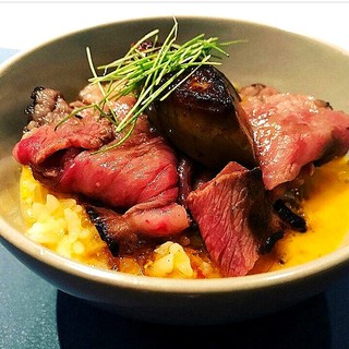 食材の魅力をストレートに生かす、実直で力強い一皿