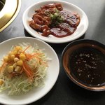 Yakiniku Odoriba - ミニサラダ 赤出汁 肉達