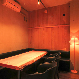 【チャージ０円】柔らかな灯りが心地よい寛ぎの完全個室