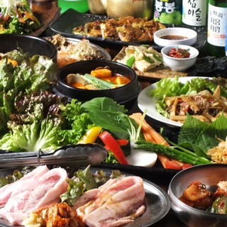 Choose the main dish depending on your mood that day! 2H all-you-can-drink course available