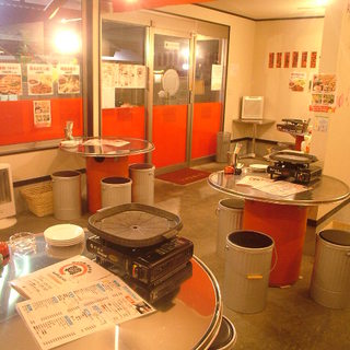 It boasts an interior that makes you feel like you're in Korea. Please enjoy your meal in a drum!