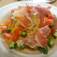 イタリアーナ エノテカ ドォーロ - パルマ産生ハムとさっぱり夏野菜の冷製パスタ
